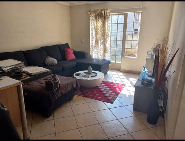 1 BEDROOM APARTMENT FOR SALE IN WATERVAL EAST